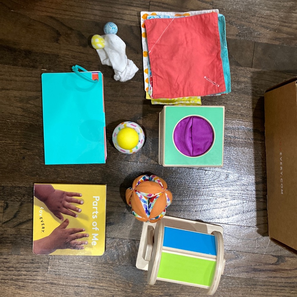 Complete lovevery senser kit for 5-6mo. All items have been washed and laundered